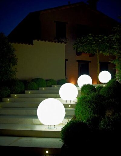 sferacpiedistallolampadaneutro98b-400x516